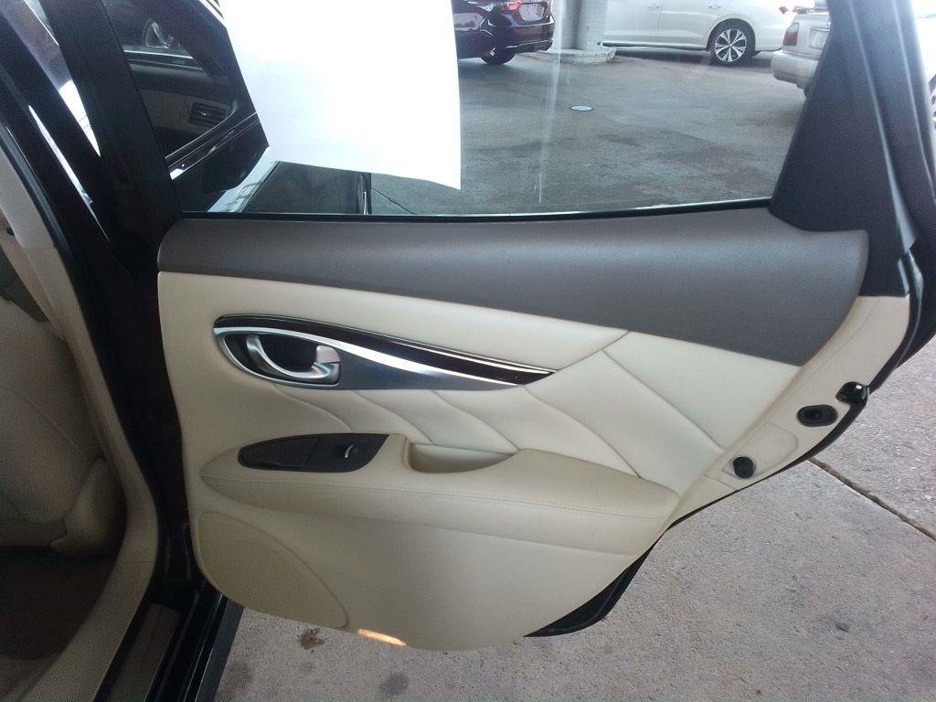Used 2014 INFINITI Q70 3.7 w/ Premium Package AWD/4WD image 25