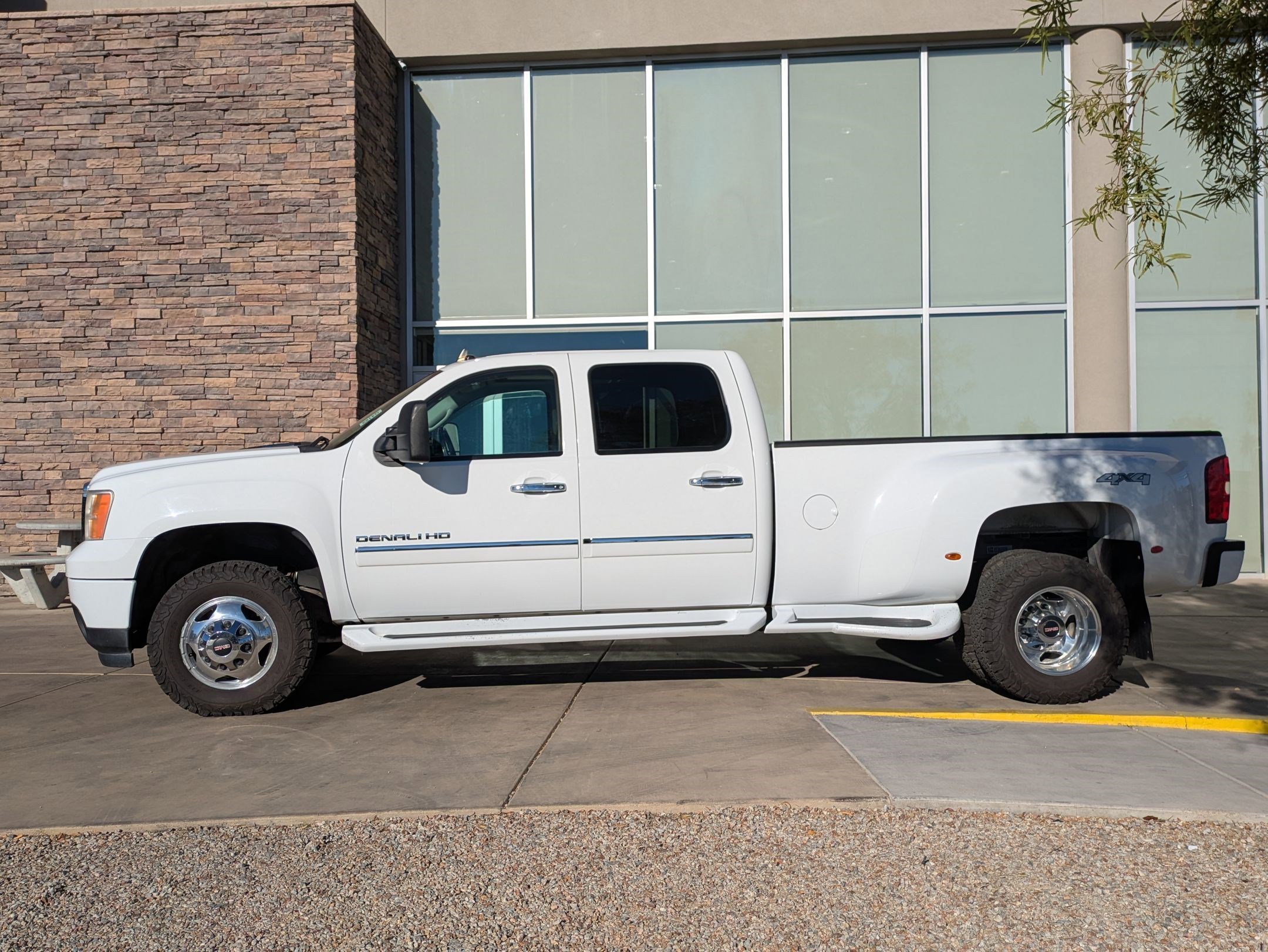 Used 2013 GMC Sierra 3500 Denali image 2