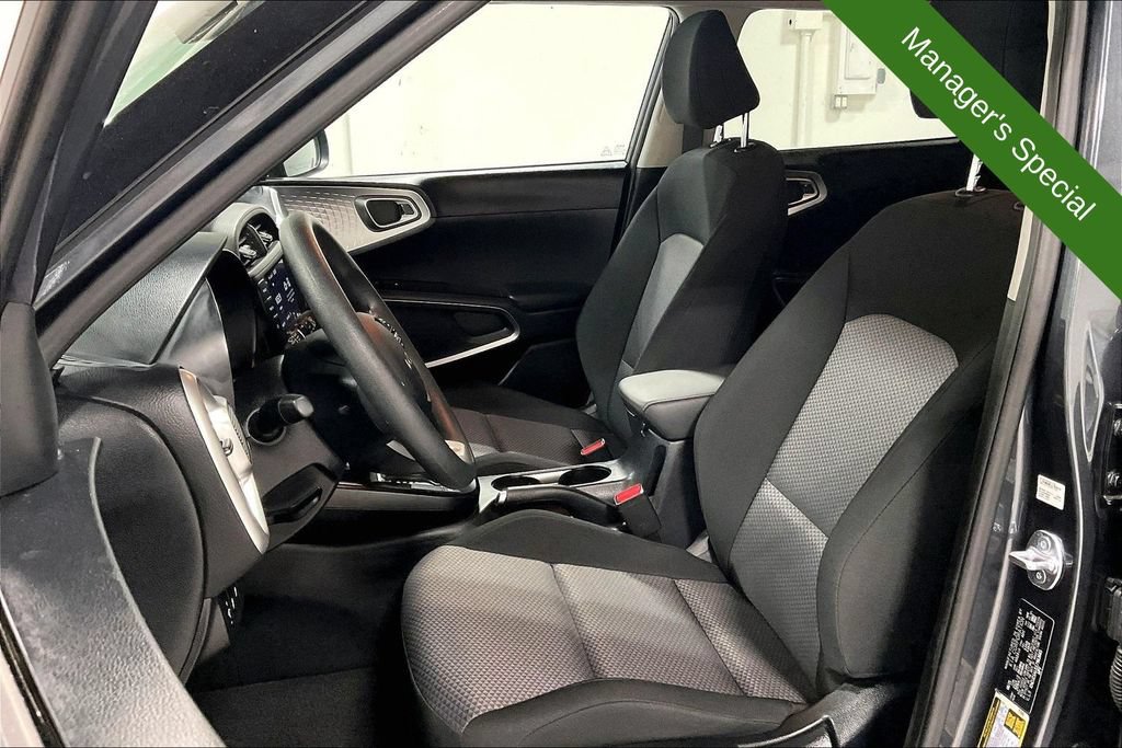 Used 2025 Kia Soul LX w/ LX Technology Package FWD image 30