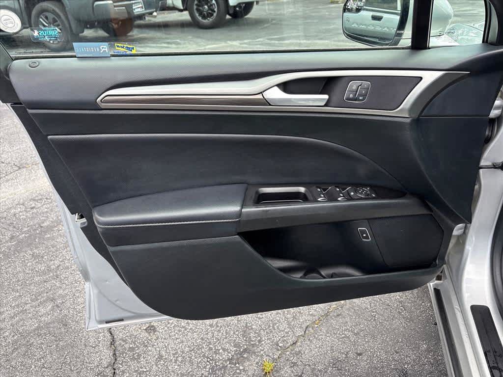 Used 2017 Ford Fusion Energi SE FWD image 20