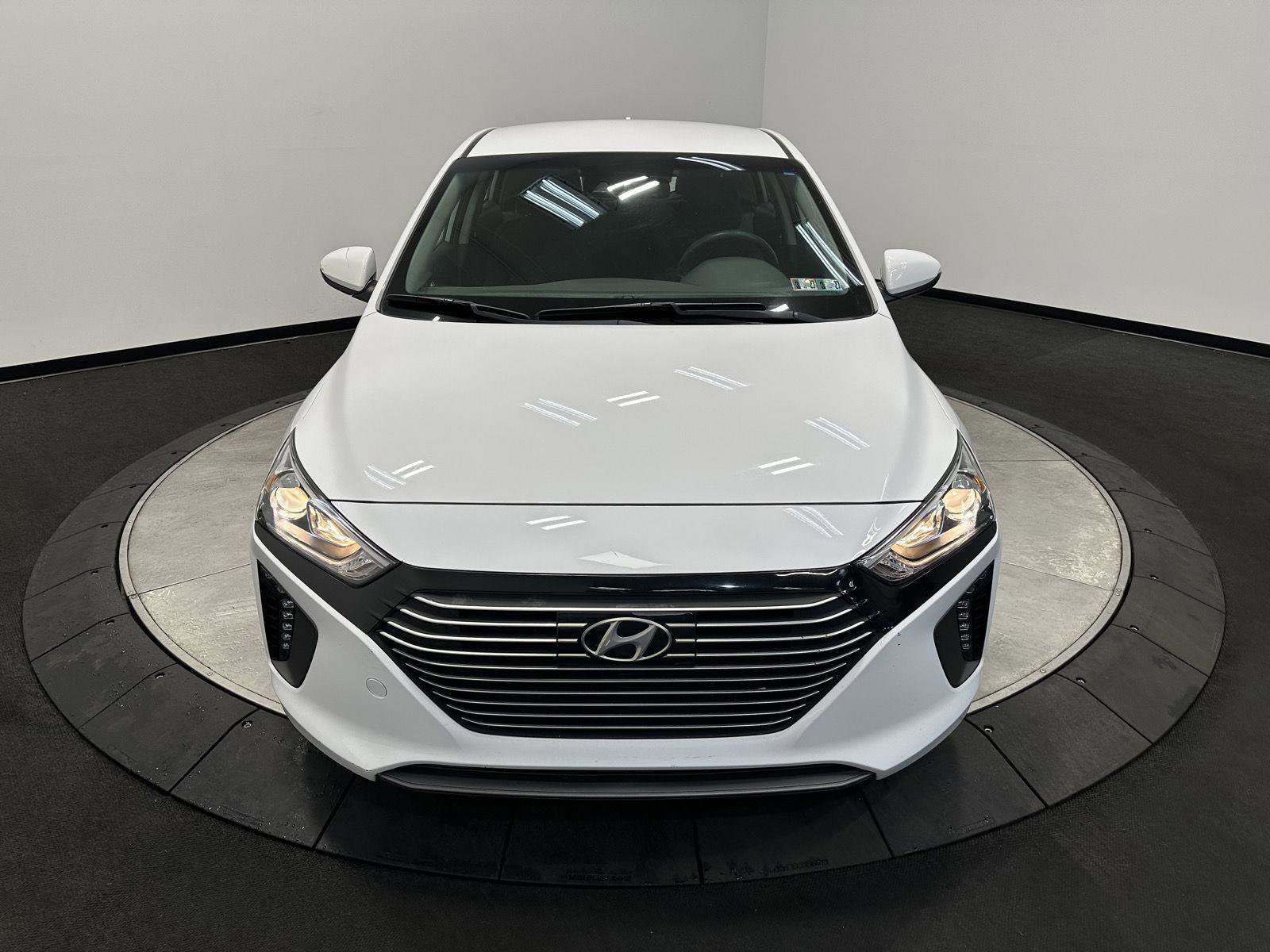 Used 2019 Hyundai Ioniq SEL image 3