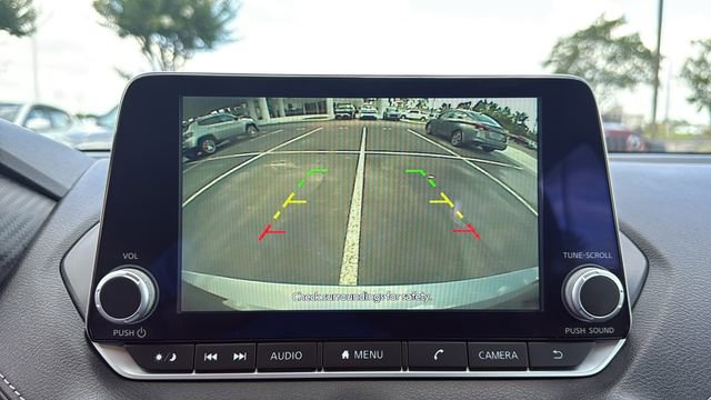 Used 2024 Nissan Sentra SV FWD image 19