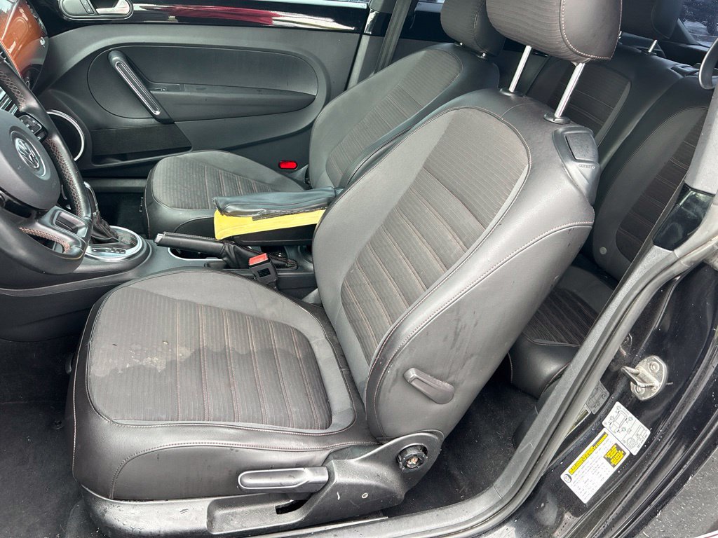 Used 2013 Volkswagen Beetle Turbo FWD image 17