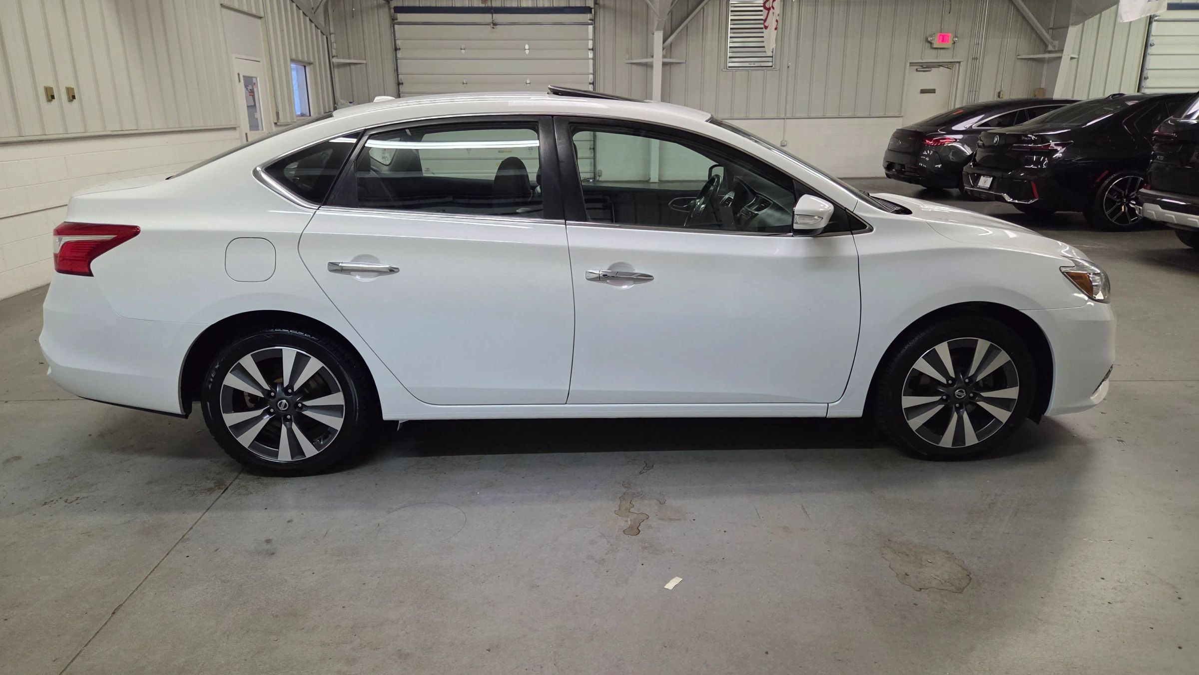 Used 2016 Nissan Sentra SL w/ Technology Package FWD image 9