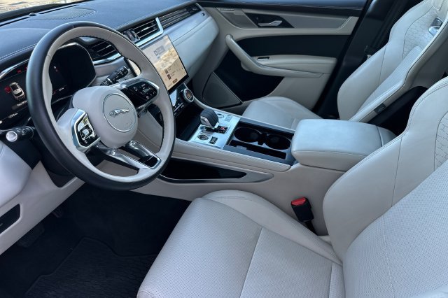 Certified 2025 Jaguar F-PACE R-Dynamic S AWD/4WD image 9
