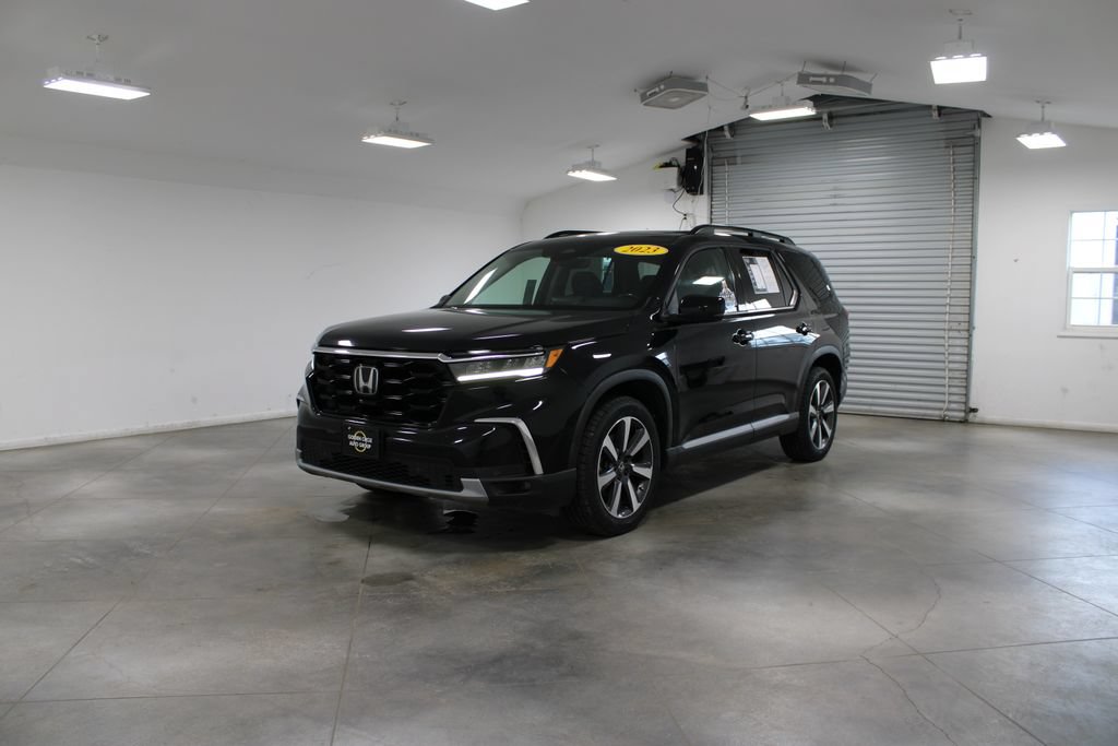 Used 2023 Honda Pilot Touring image 4