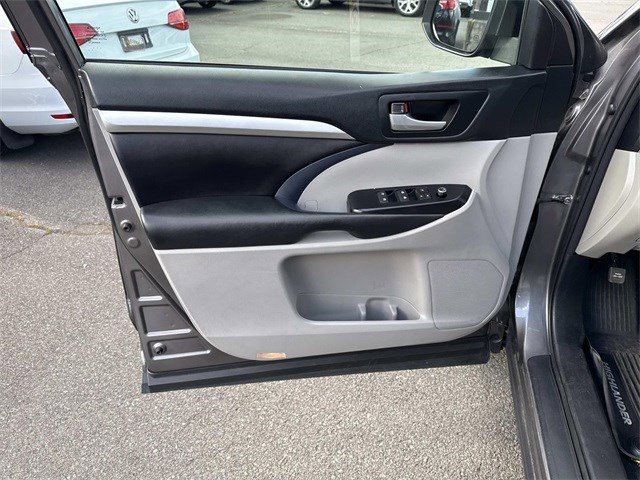 Used 2018 Toyota Highlander XLE image 13