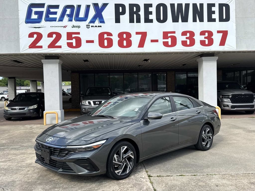 Used 2025 Hyundai Elantra SEL image 1