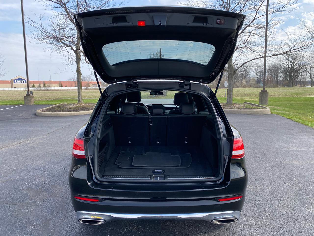 Used 2019 Mercedes-Benz GLC 300 4MATIC w/ Premium Package image 39
