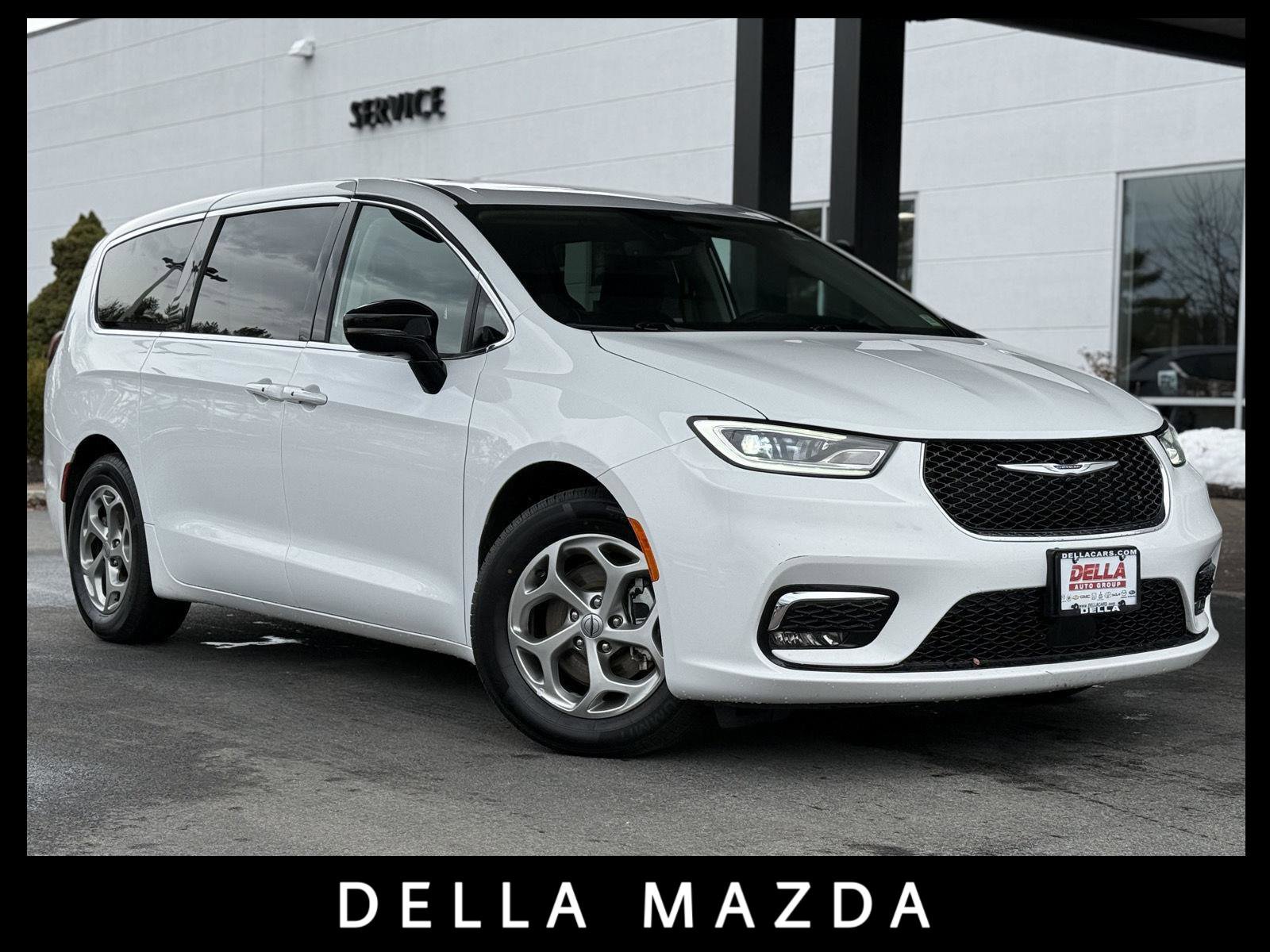 Used 2024 Chrysler Pacifica Limited image 1