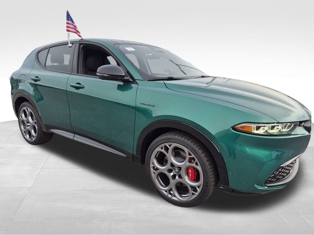 New 2025 Alfa Romeo Tonale w/ Premium Package AWD/4WD image 7