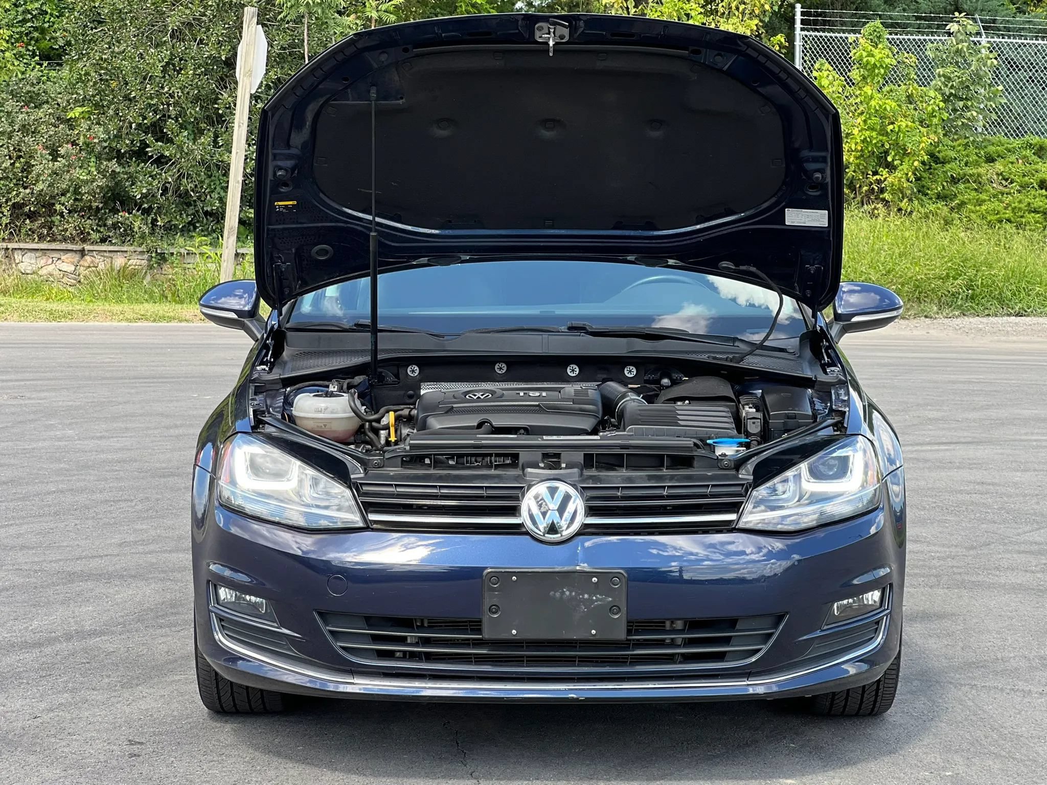 Used 2015 Volkswagen Golf 4-Door FWD image 40