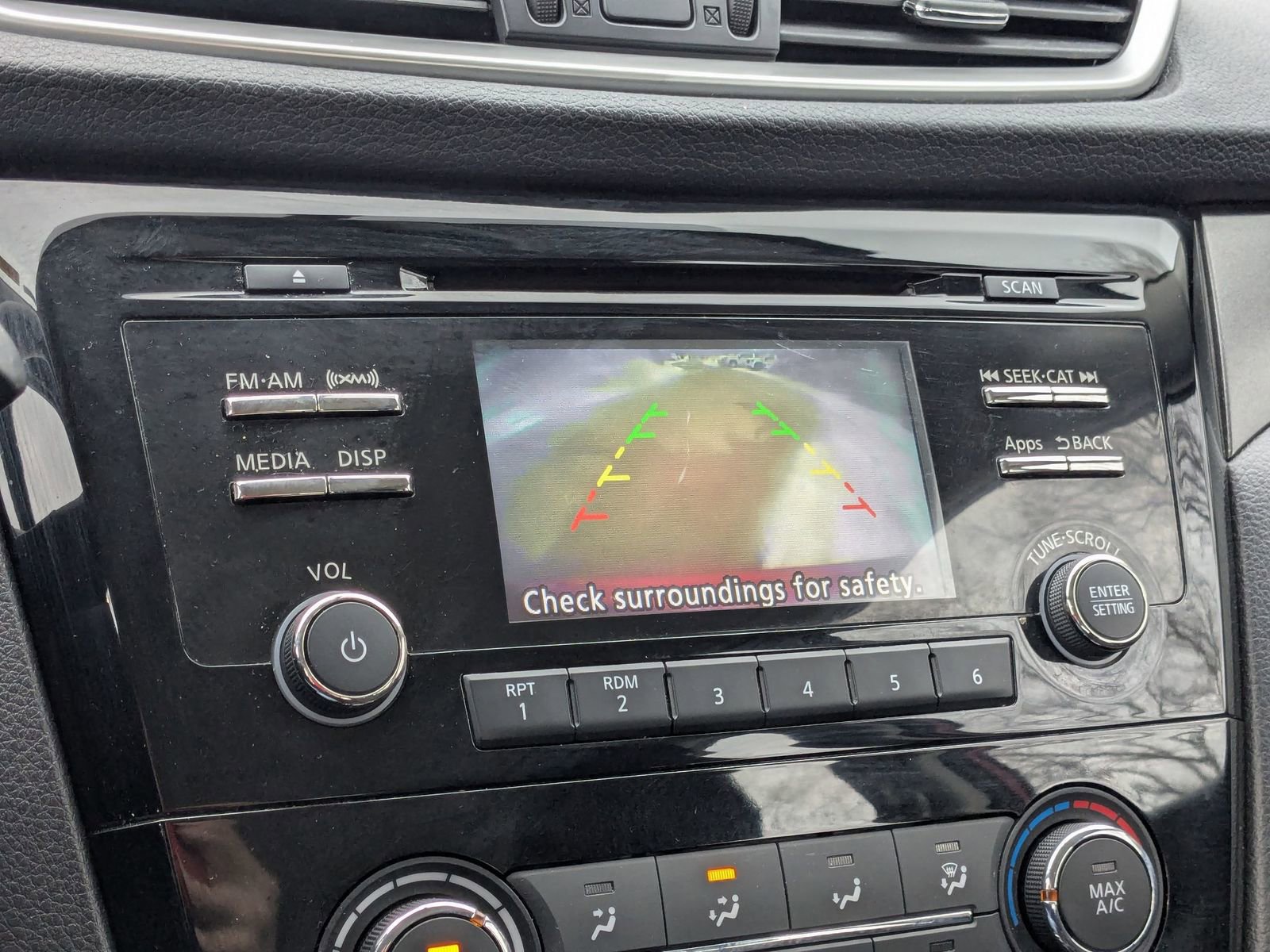 Used 2015 Nissan Rogue S image 19