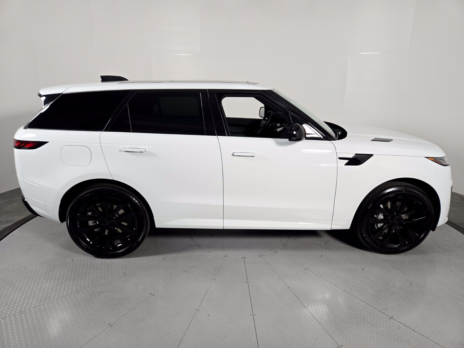 New 2026 Land Rover Range Rover Sport Dynamic SE AWD/4WD image 6