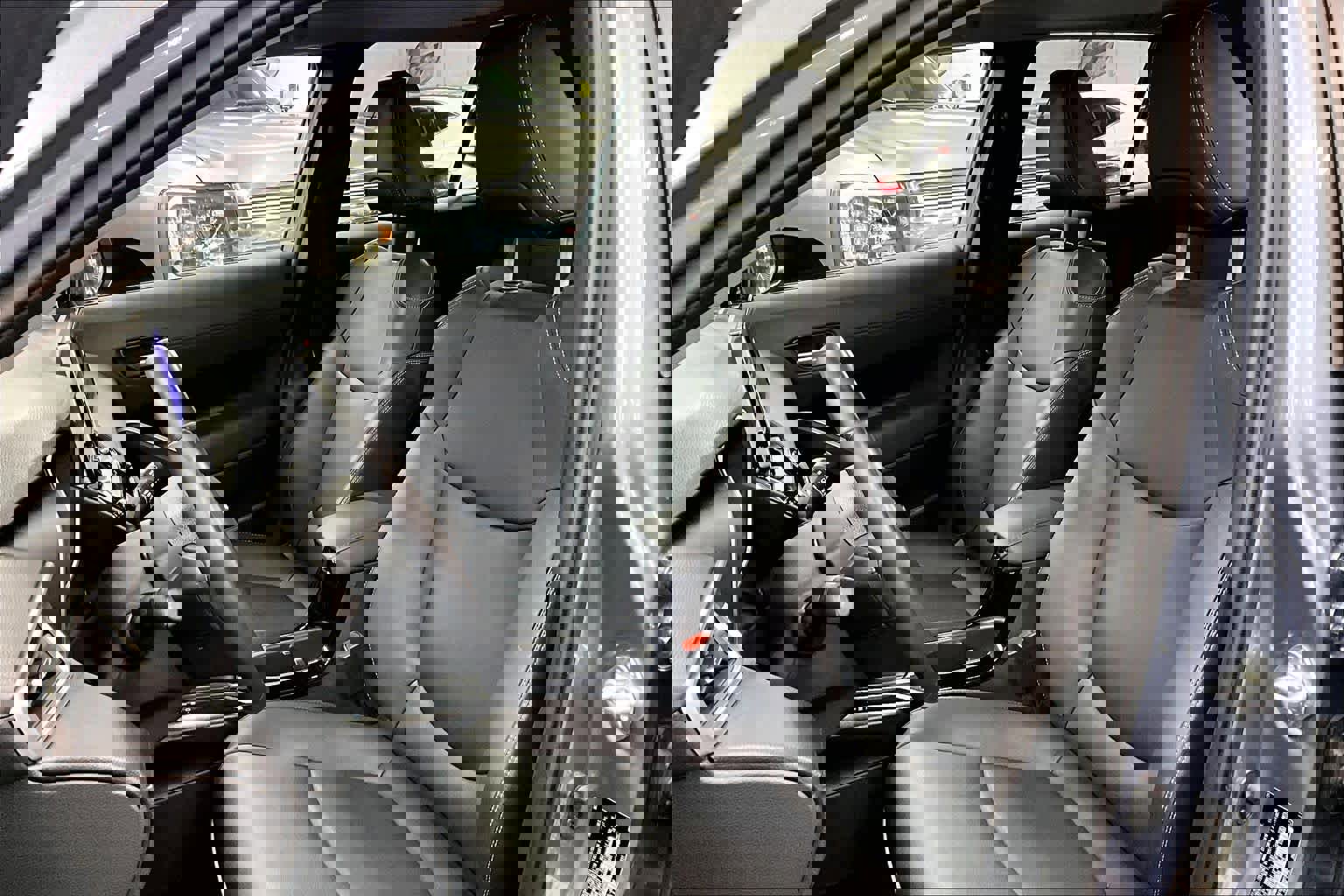 Used 2024 Toyota Corolla Cross XLE w/ Convenience Package image 7