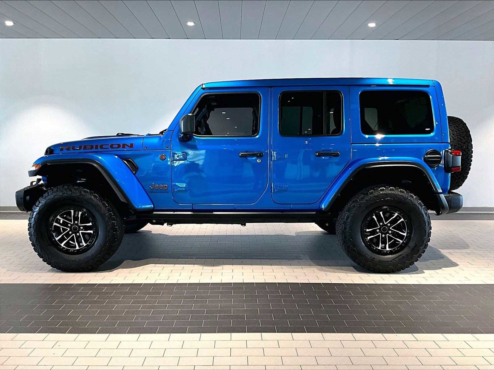Used 2024 Jeep Wrangler Unlimited Rubicon AWD/4WD image 2