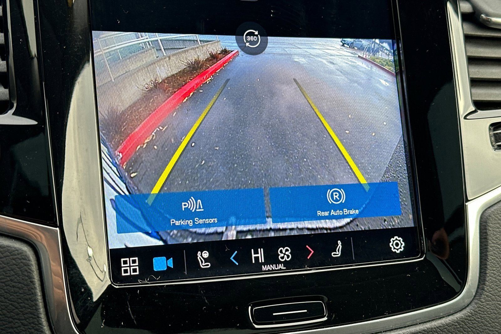 Certified 2023 Volvo XC90 T8 Ultimate image 24