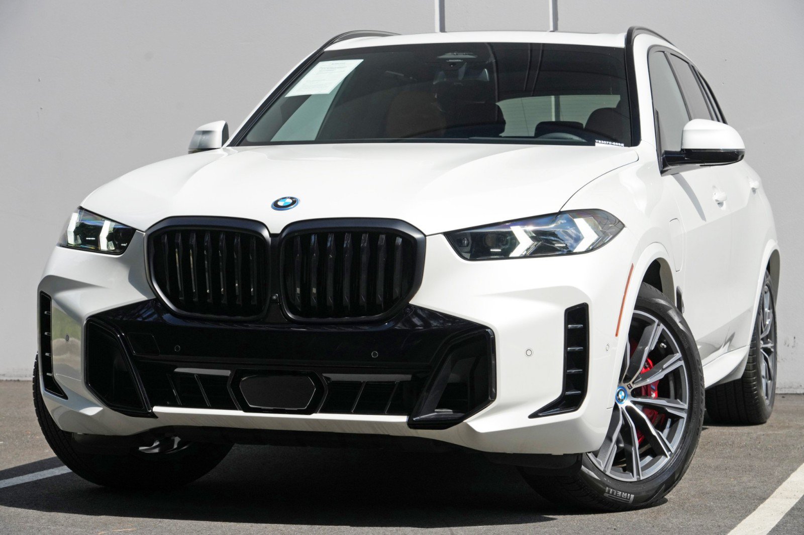 Used 2024 BMW X5 xDrive50e w/ M Sport Package AWD/4WD image 3