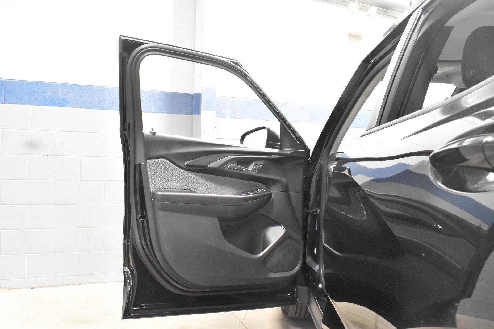 Used 2023 Chevrolet TrailBlazer LS FWD image 12