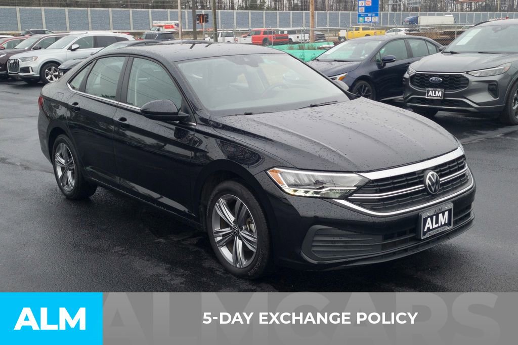 Used 2024 Volkswagen Jetta SE image 3