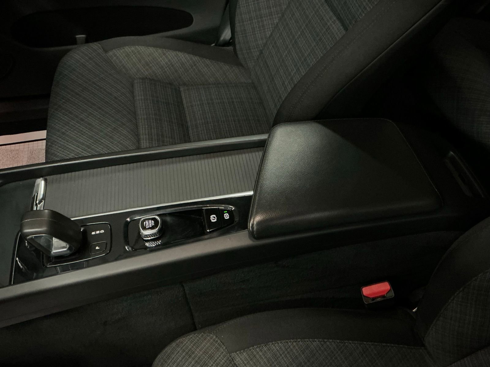 Used 2022 Volvo XC60 T8 Inscription Expression image 30