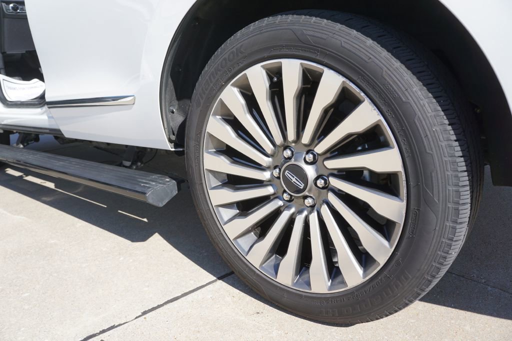 Used 2020 Lincoln Navigator Reserve w/ Luxury Package AWD/4WD image 18