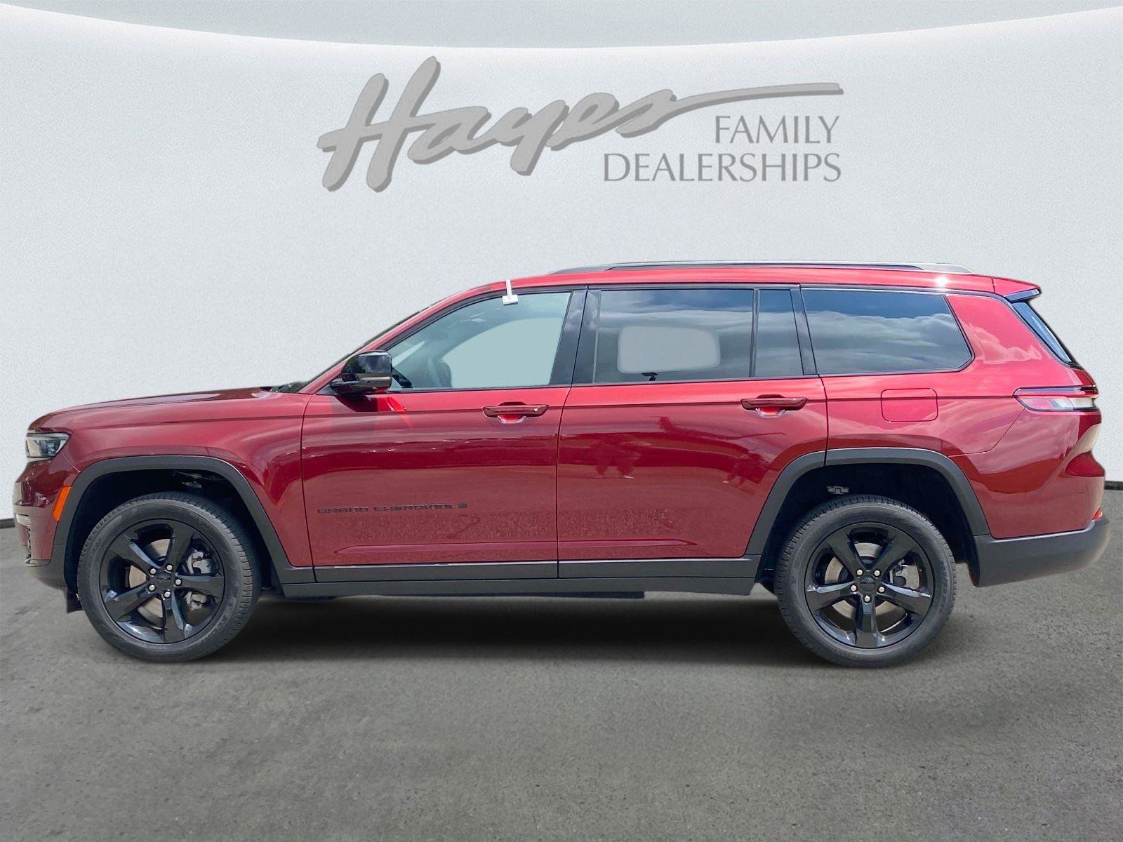 Used 2024 Jeep Grand Cherokee L Limited w/ Luxury Tech Group II RWD image 9