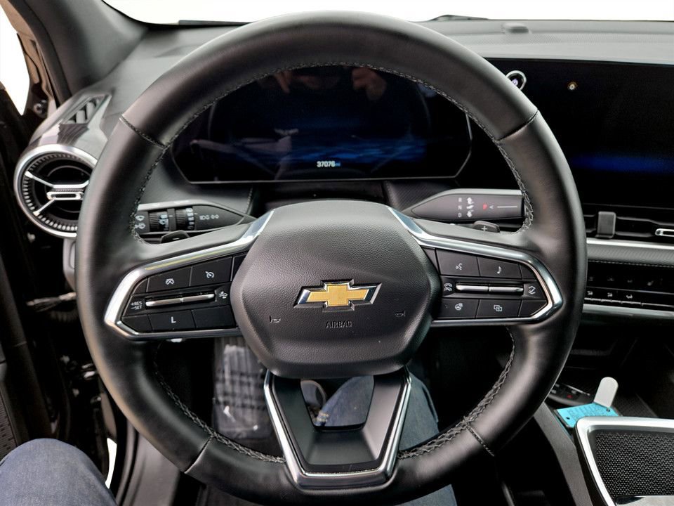 Used 2025 Chevrolet Equinox LT FWD image 14