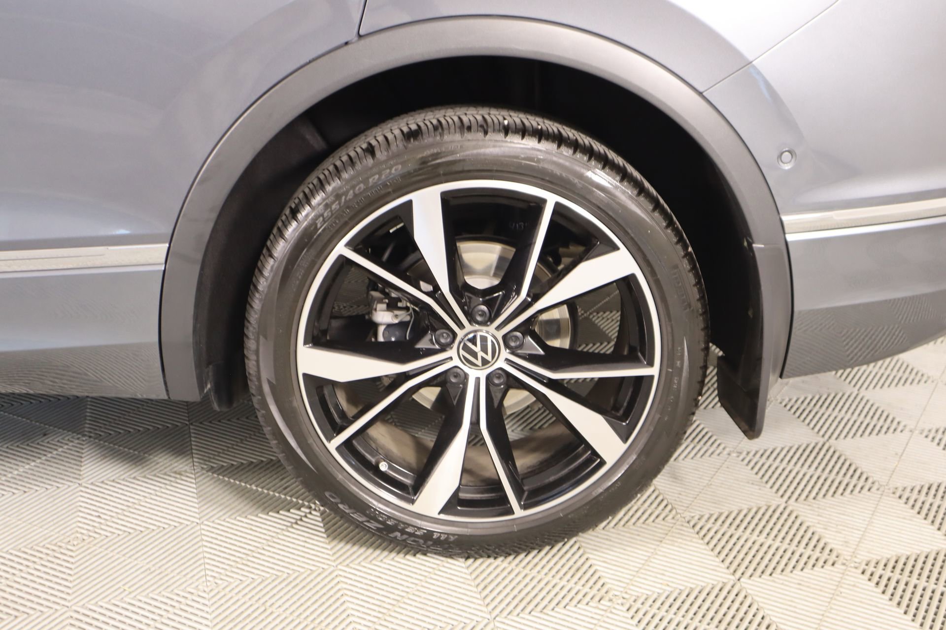 Used 2024 Volkswagen Tiguan SEL R-Line image 19