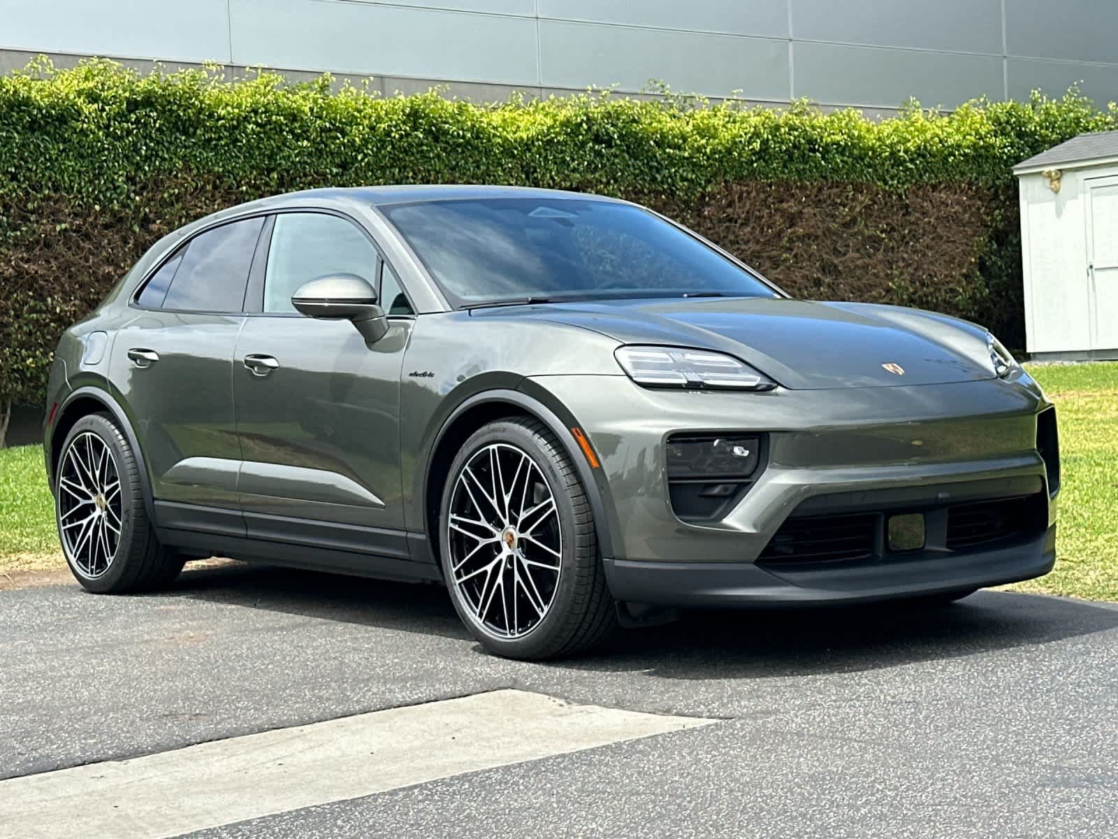 New 2026 Porsche Macan Electric RWD image 10