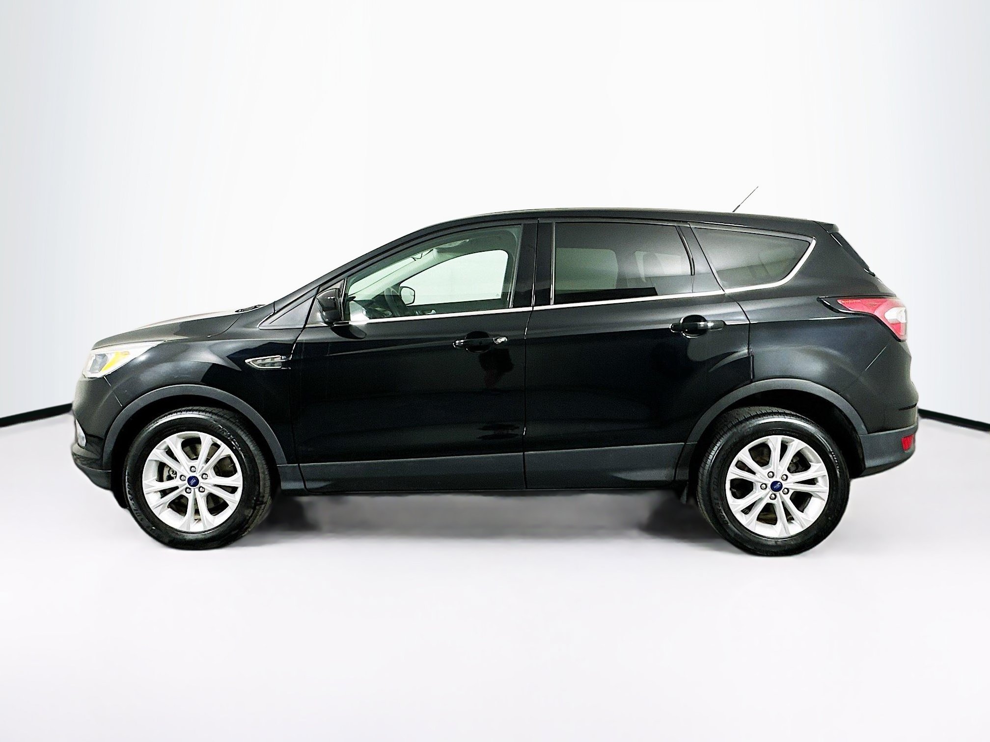 Used 2017 Ford Escape SE FWD image 4