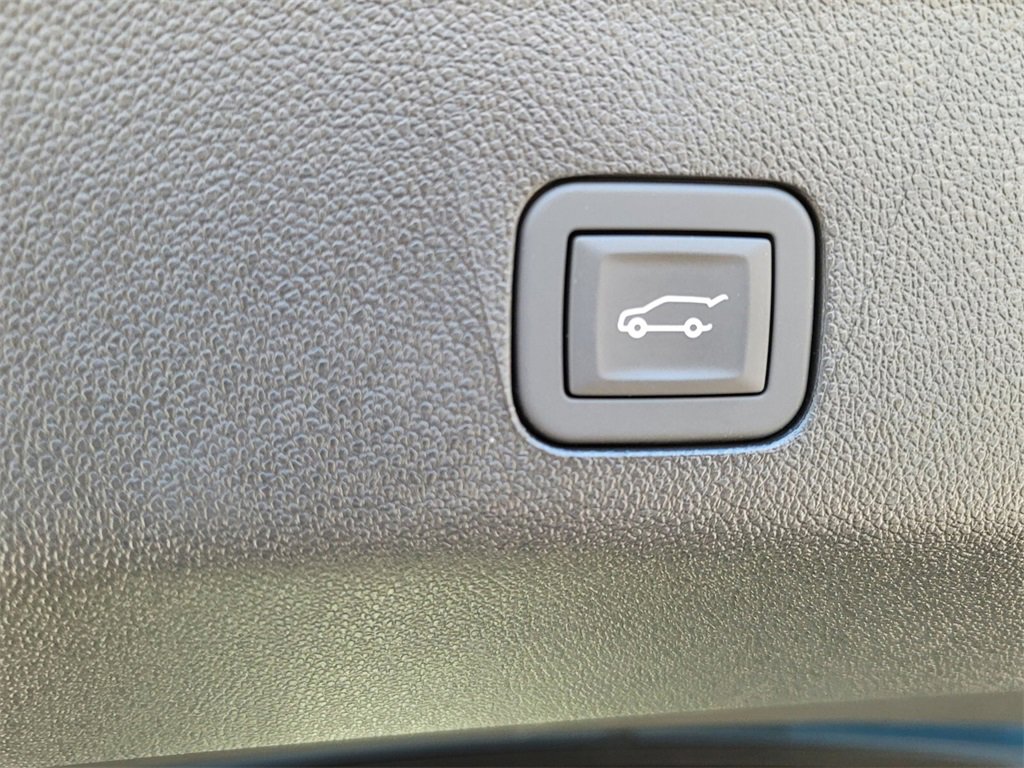 New 2025 GMC Yukon XL Denali w/ Sun & Power Step Package image 10