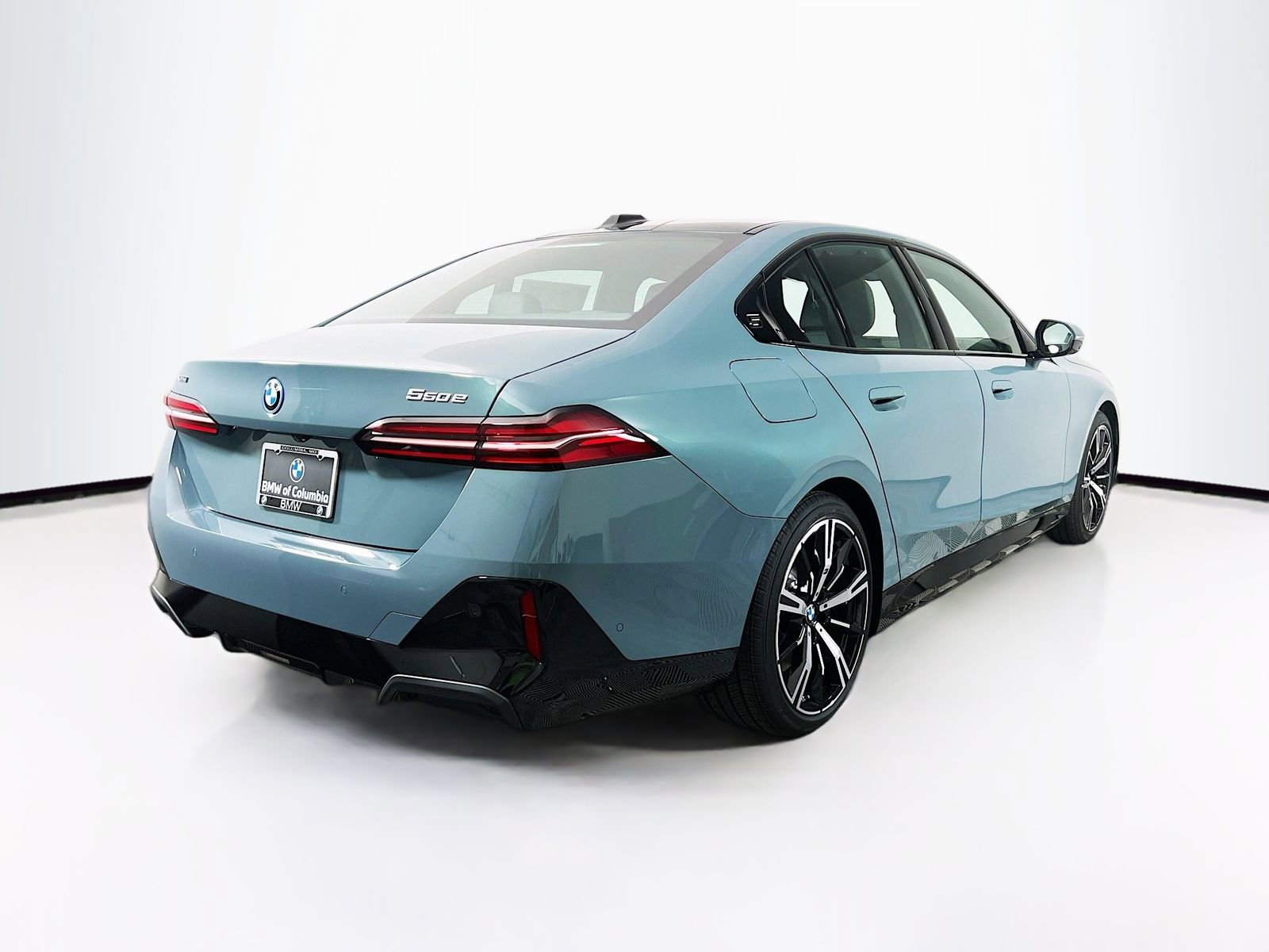 New 2026 BMW 550e xDrive w/ Executive Package image 7