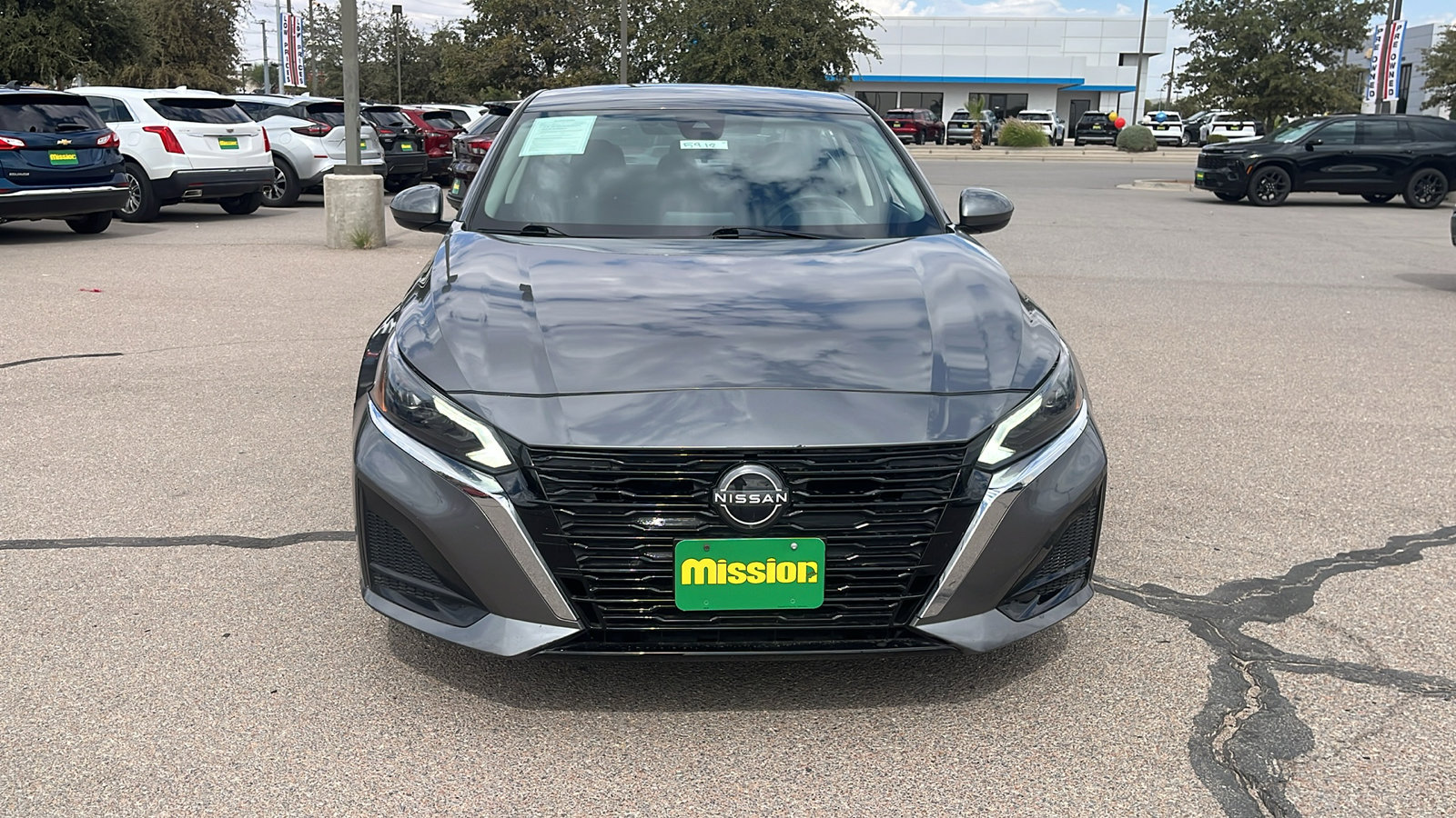 Used 2023 Nissan Altima 2.5 SV image 2