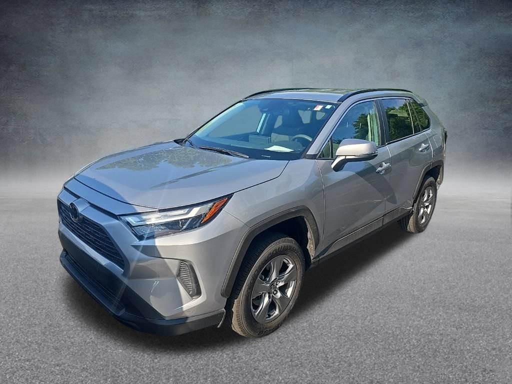 Used 2024 Toyota RAV4 XLE AWD/4WD image 3