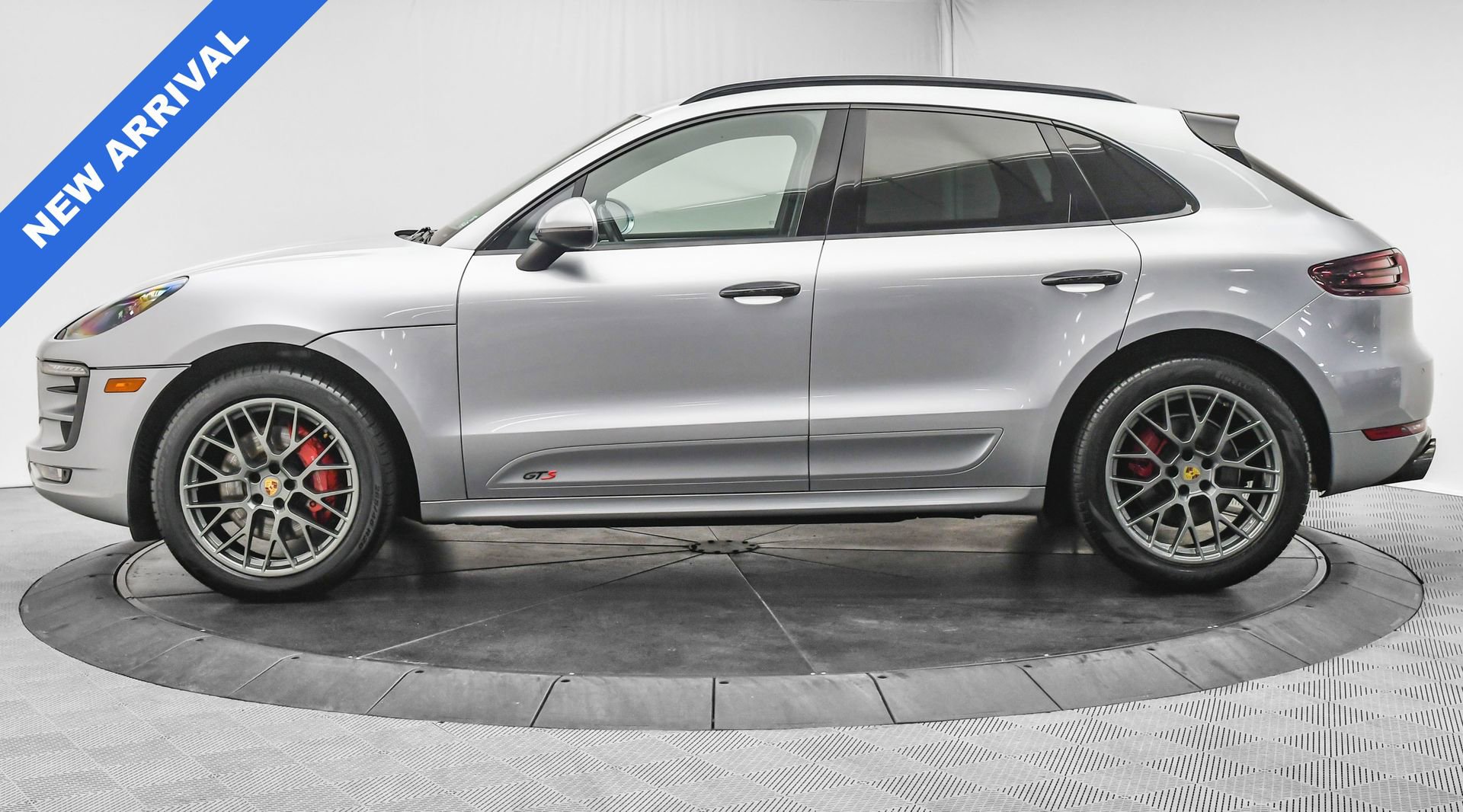 Used 2017 Porsche Macan GTS image 4