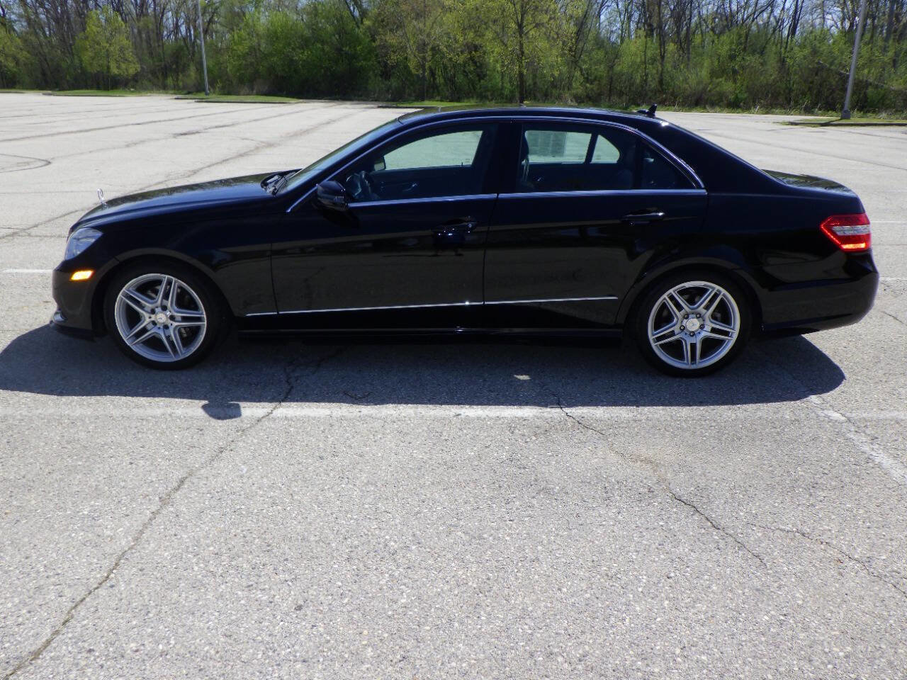 Used 2011 Mercedes-Benz E 350 4MATIC Sedan image 2