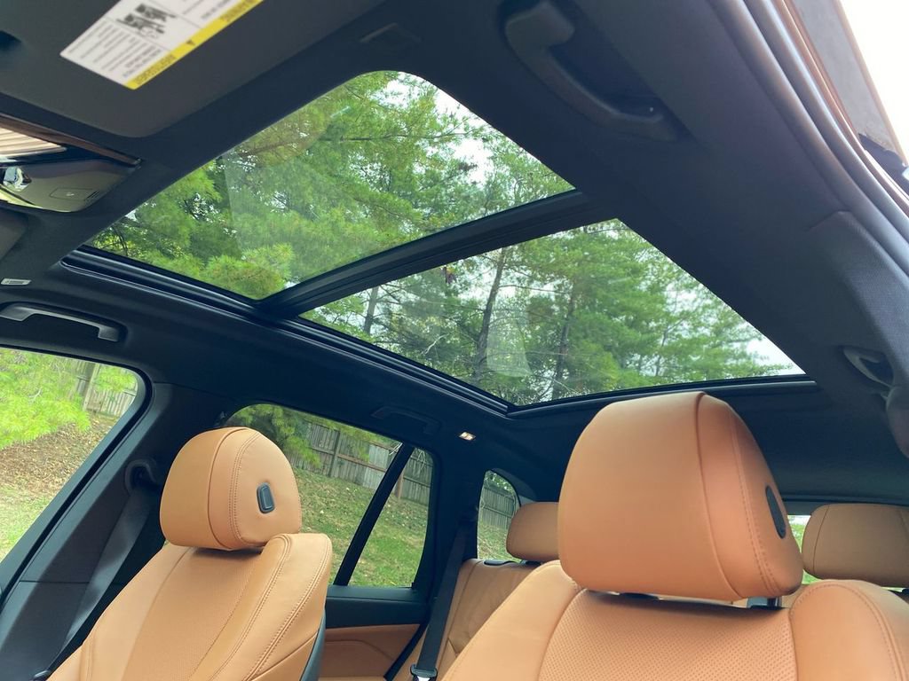Used 2022 BMW X5 xDrive40i w/ M Sport Package AWD/4WD image 48
