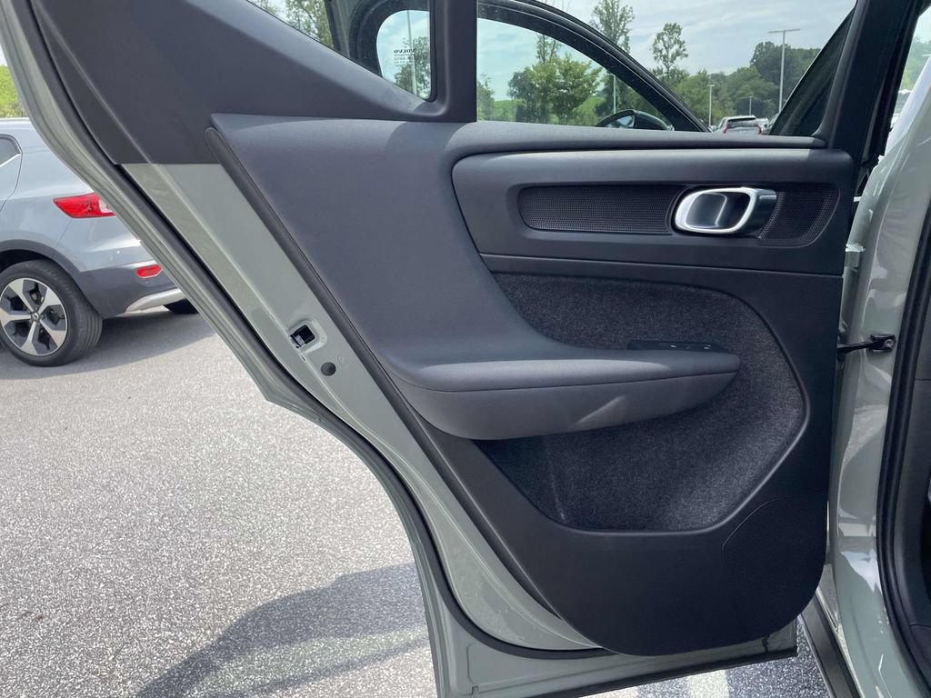 Used 2023 Volvo XC40 Recharge Ultimate w/ Protection Package Premier AWD/4WD image 3