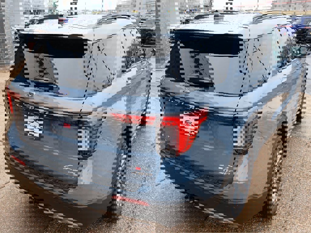 Used 2025 Ford Explorer Active w/ Active Comfort Package image 6