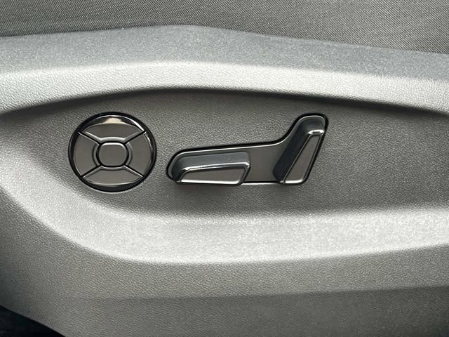 New 2026 Volkswagen Tiguan SE R-Line image 13