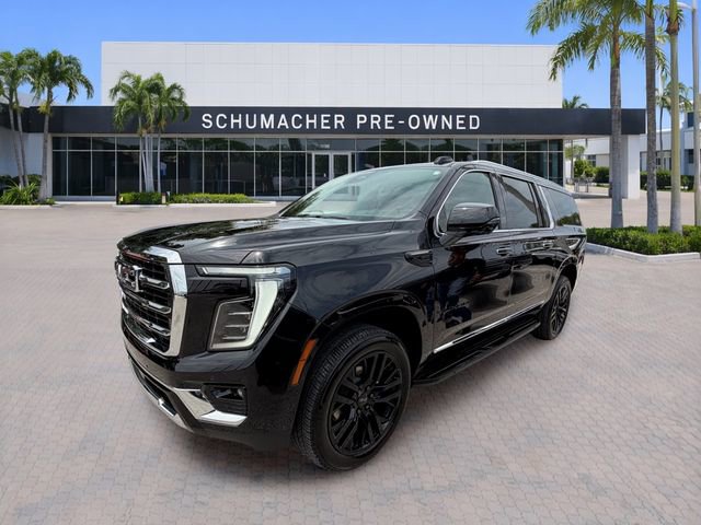Used 2025 GMC Yukon XL Elevation w/ LPO, Yukon Black Package RWD image 3