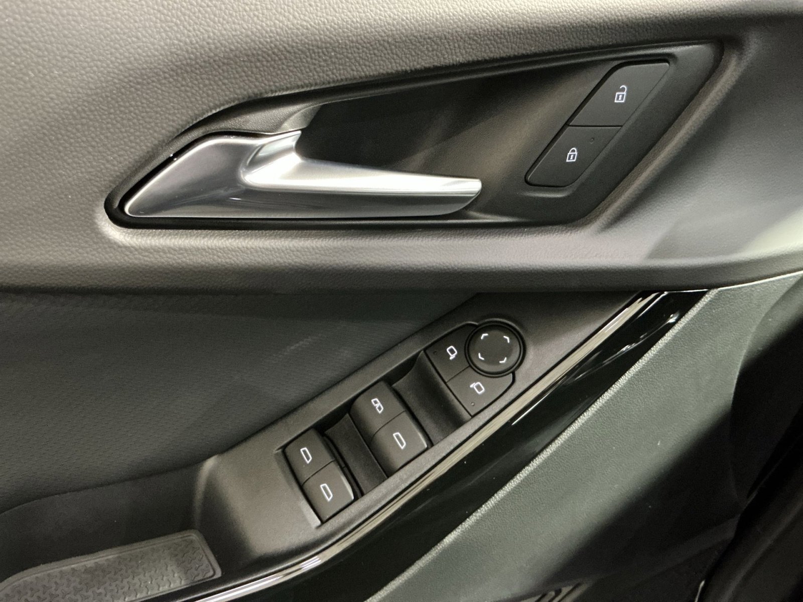 New 2026 Chevrolet Equinox LT w/ Convenience Package II image 23