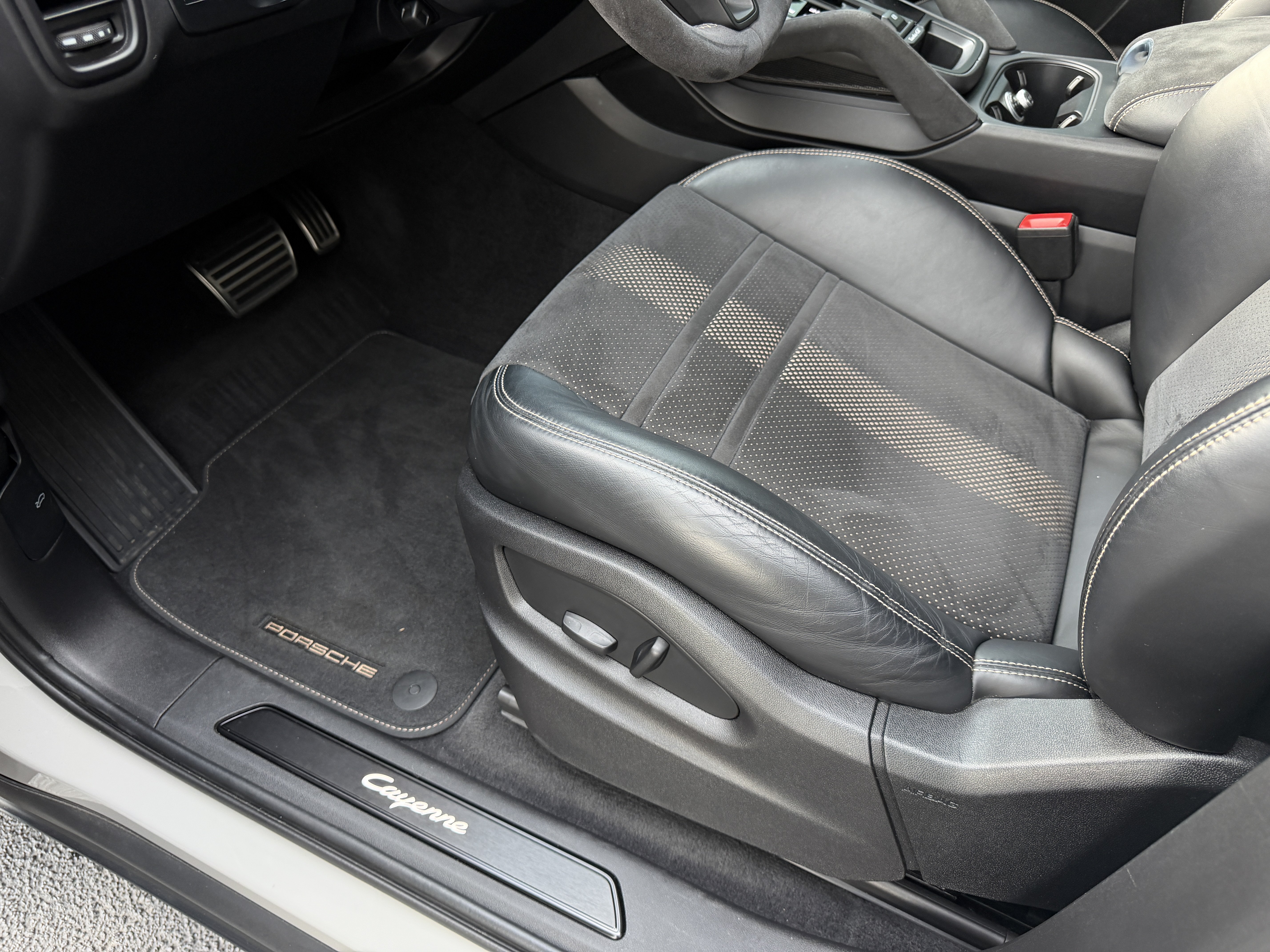 Certified 2023 Porsche Cayenne Turbo GT AWD/4WD image 14