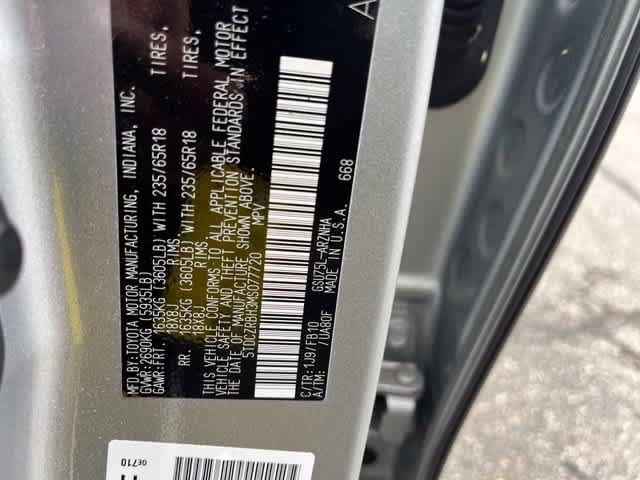 Used 2021 Toyota Highlander L AWD/4WD image 9
