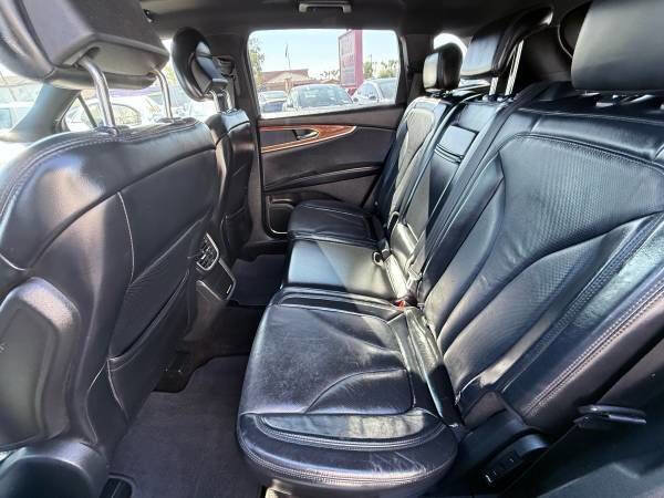 Used 2017 Lincoln MKX Reserve image 15