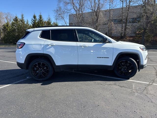 Used 2023 Jeep Compass Latitude image 4