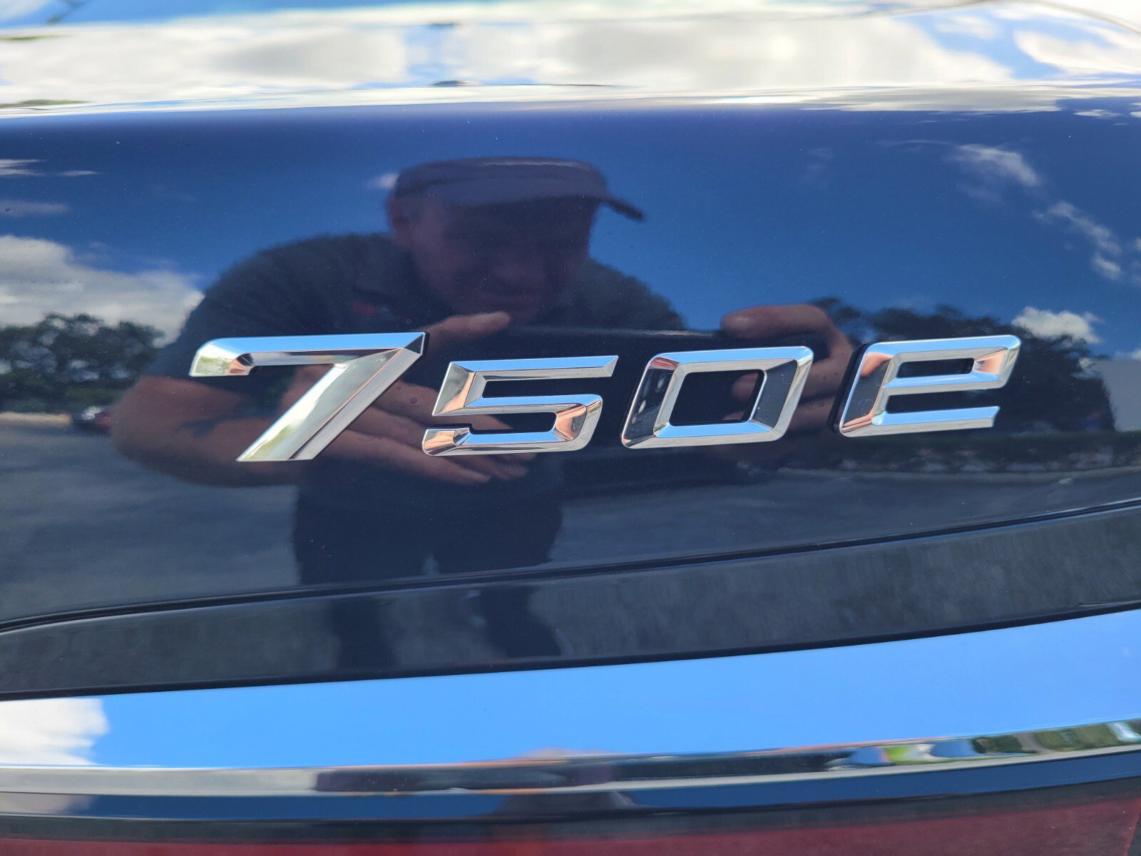 Used 2026 BMW 750e xDrive image 14