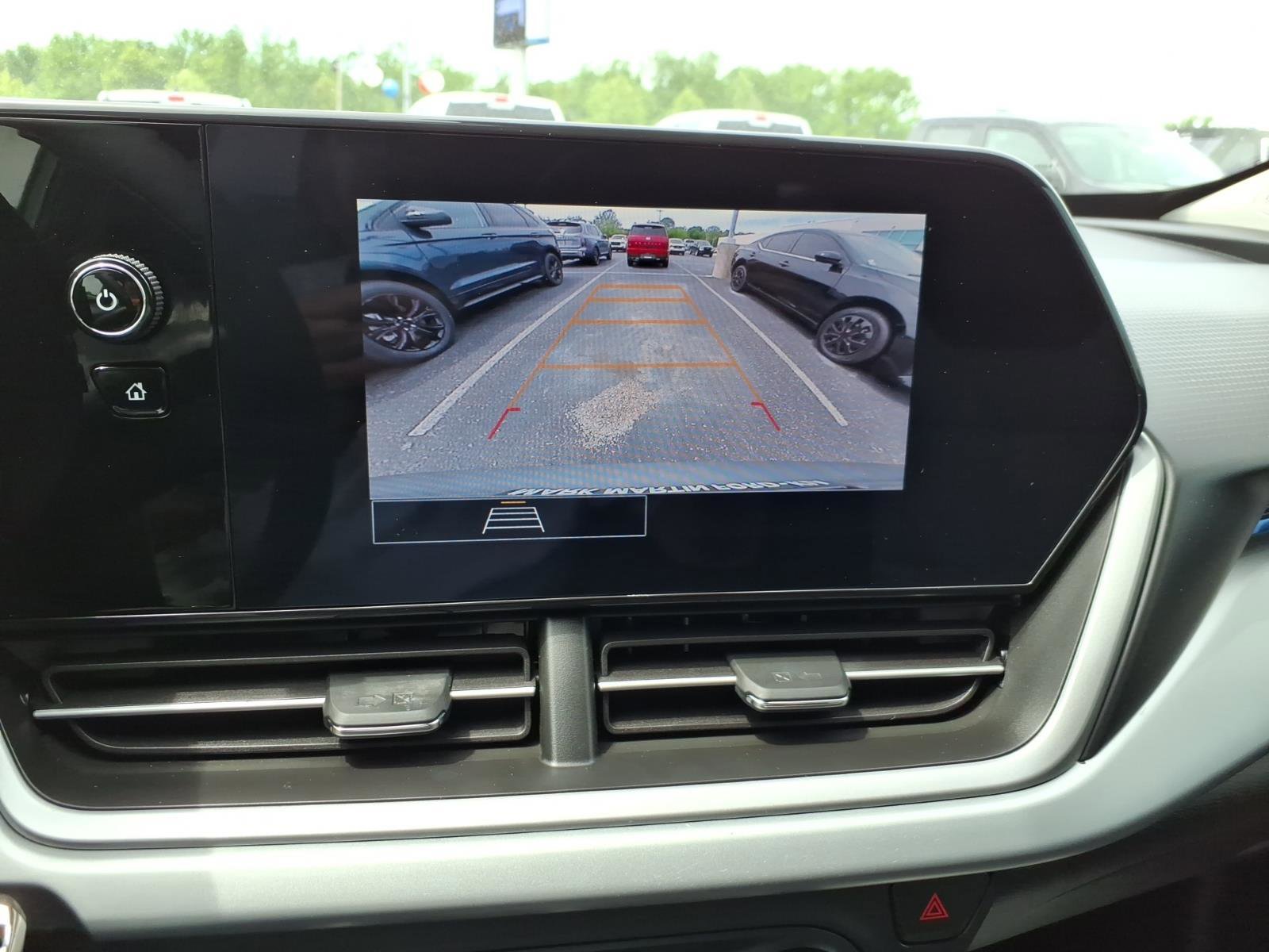 Used 2025 Chevrolet Trax LS w/ LS Convenience Package image 17