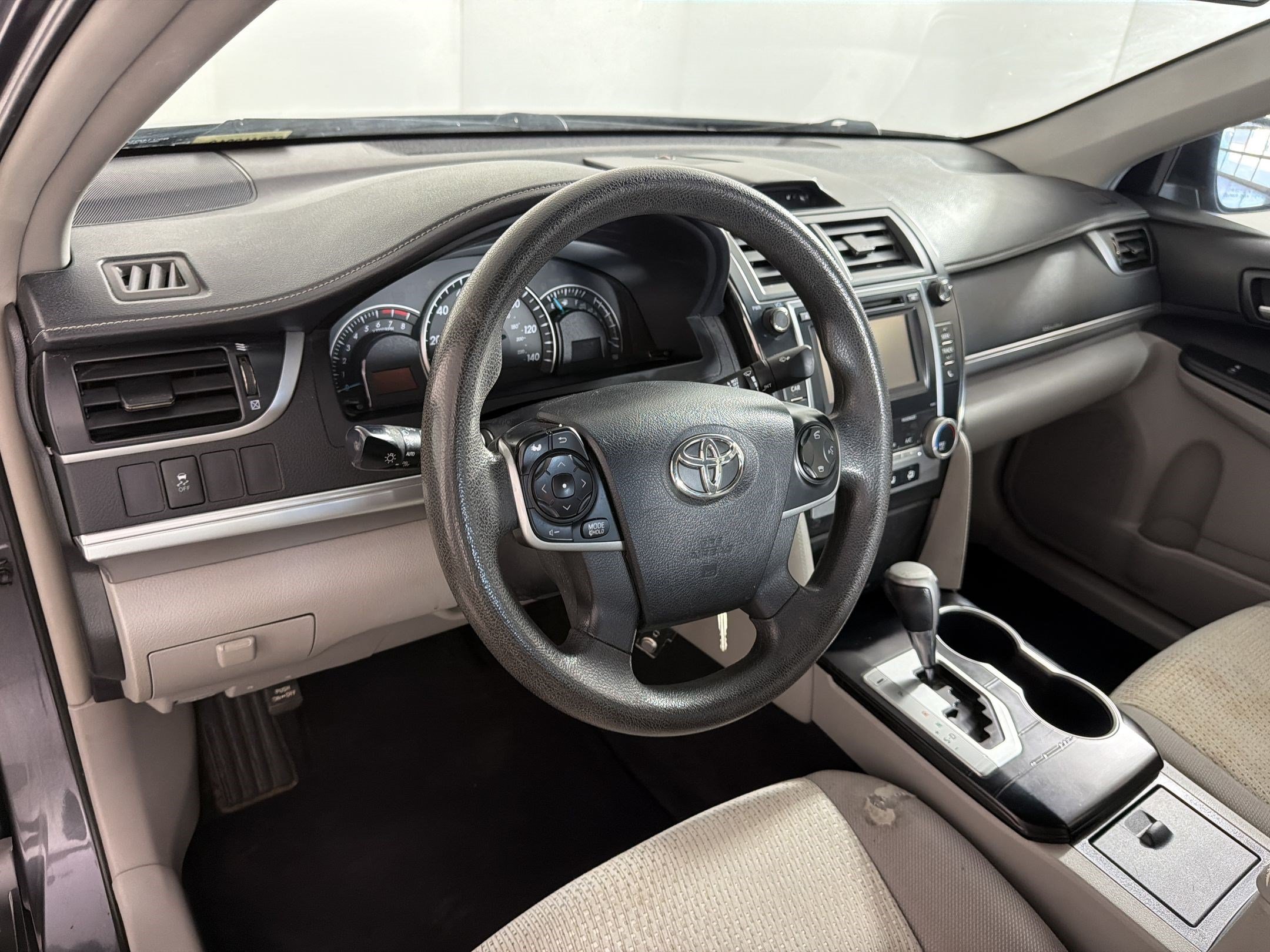 Used 2014 Toyota Camry LE FWD image 4